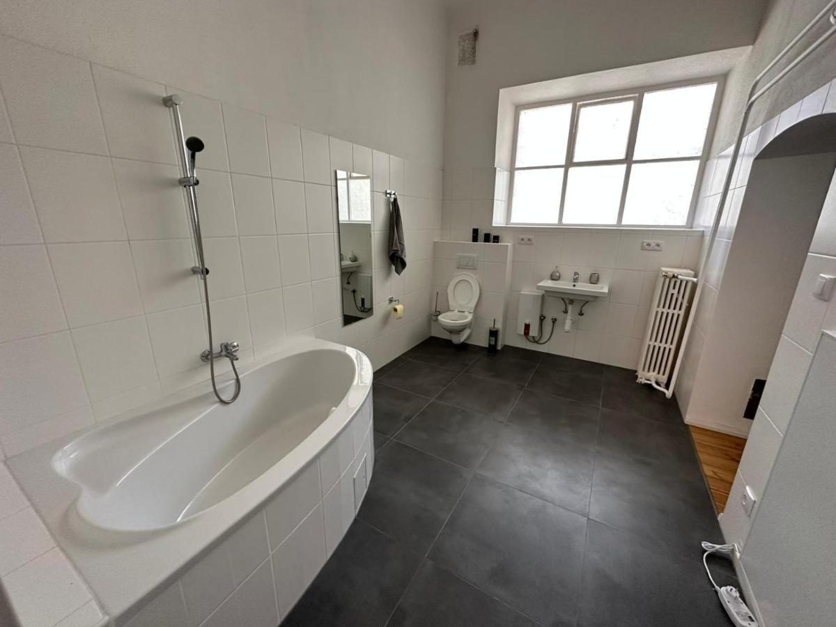 Central Plaza Great Apartment 4 Bedroom 3 Bathroom Bruckneudorf Exterior photo